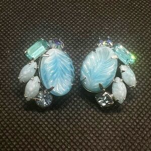 Stunning Vintage Aqua‎ Blue Molded Leaf Glass Rhinestone Clip On Earrings